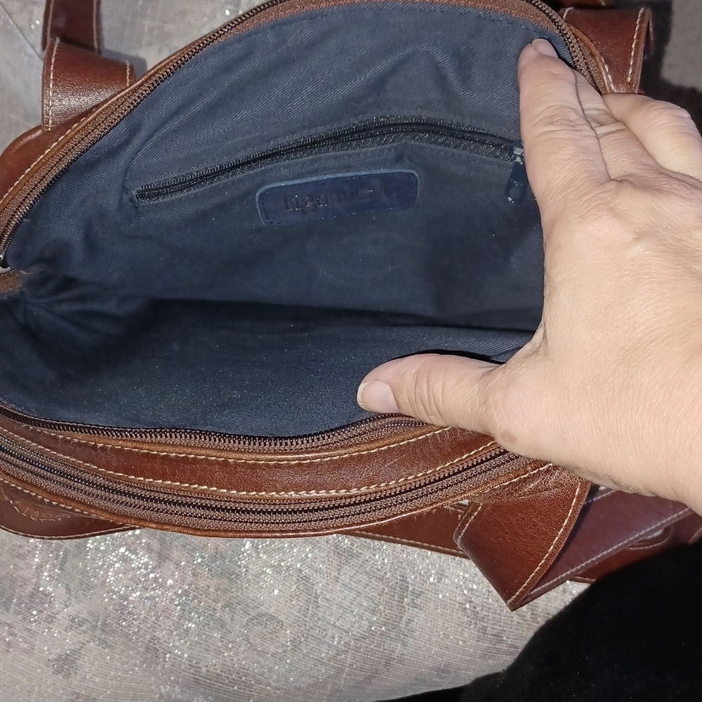 Tignanello navy and tan leather purse, 11" x8"x3", very clean - Picture 4 of 8